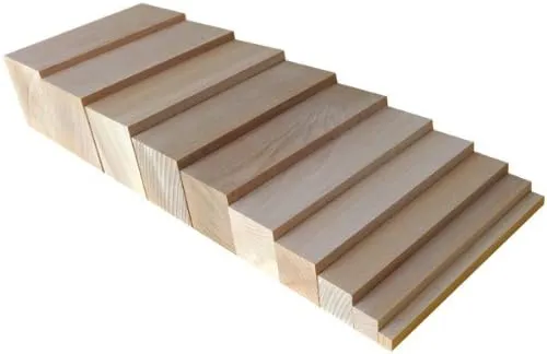 Escalier marron hêtre brut
